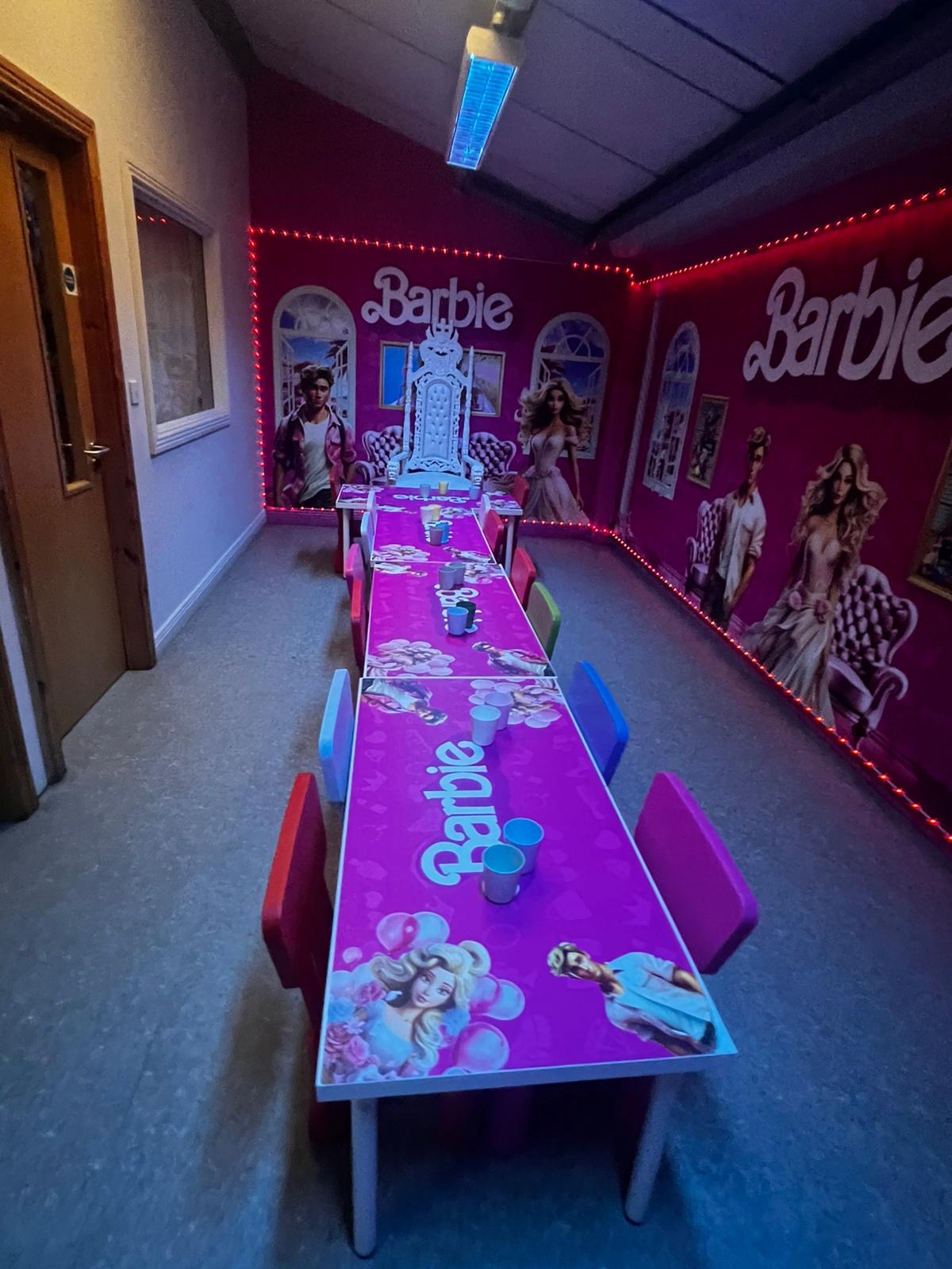 Barbie room - long table setup